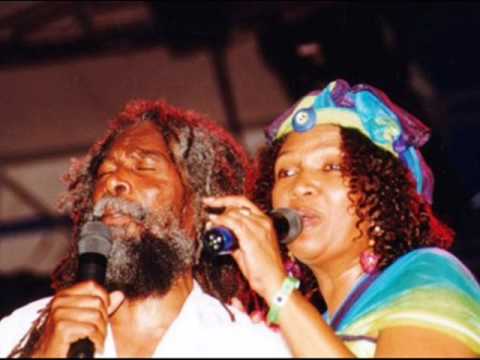 Bob Andy & Marcia Griffiths - I Don't Care (Original 1972)