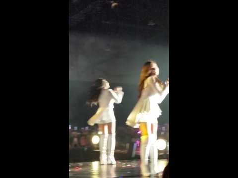 APink Pink Paradise in Singapore 220315 (Naeun & Namjoo Close Up Cut)