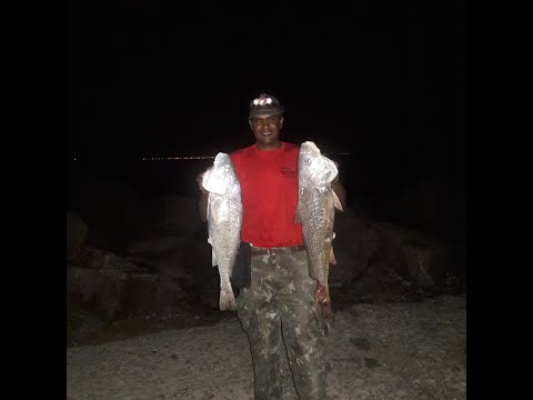 fotos da Pescaria nos molhes Leste  de São José do norte rs