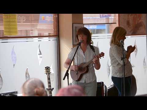 Ruth Harry plays own song - Pack Your Bags - live ukulele version at Tomato/Jazzys