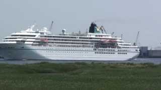 preview picture of video 'Ausfahrt der MS Amadea'