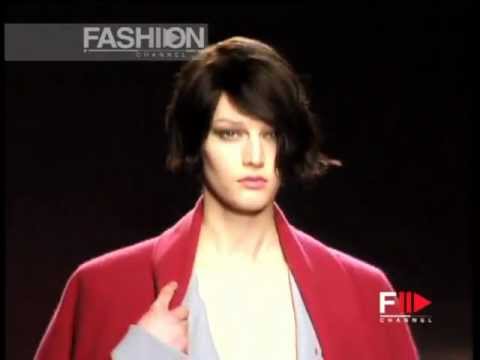 "Salvatore Ferragamo" Autumn Winter 2001 2002 Milano 3 of 4 pret a porter by FashionChannel.mov