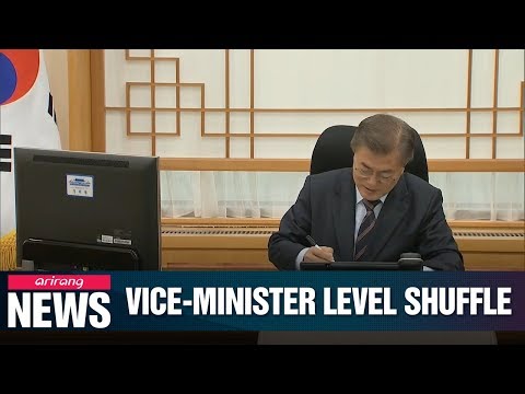 Moon replaces 9 vice-ministerial personnel at government ministries and organizations