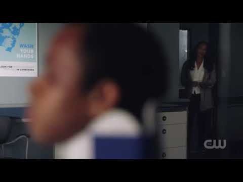 The Flash 5x02 'Blocked' - Iris trying to find out what happened on the night Gridlock die.