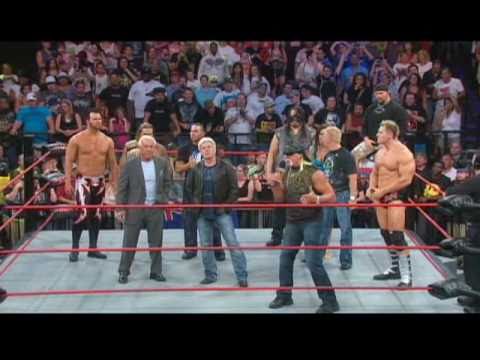 Hulk Hogan Confronts Mr. Anderson