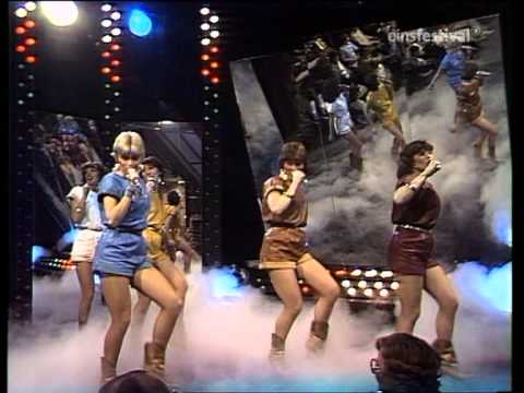 Doris D. & The Pins  Dance On WWf Club