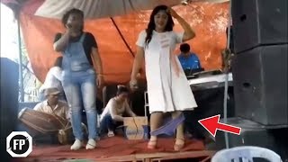 Download lagu Warga Sampai Melongo!! Biduan Cantik ini Malah Alami Kejadian Lucu Di Atas Panggung! mp3