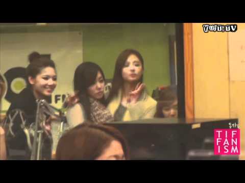 SNSD YulTi 율티 Fancam Moment #57 - The YulTimate Hug 5