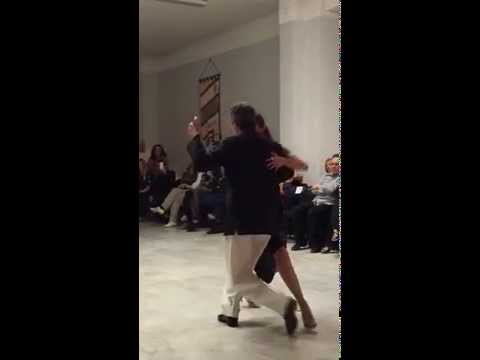 Pasquale e Monica in "El Flete" di Juan D'Arienzo presentati da un conturbante Francesco "El Actor"