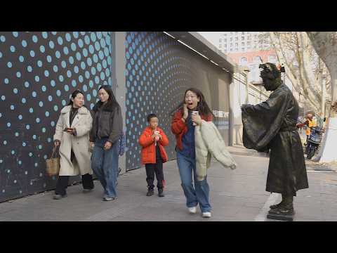 What would people's reactions be if I disguised myself as a statue of the God of Wealth?