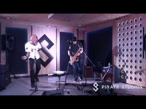 Mr Woodnote & Skunkadelic - Live at Pirate Studios