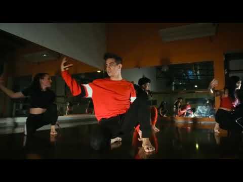 Rodrigo Vallejos // God is a wooman