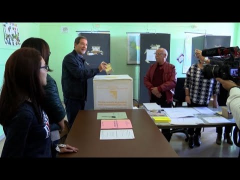 Sicilia, inizia spoglio. Candidati nei loro comitati elettorali