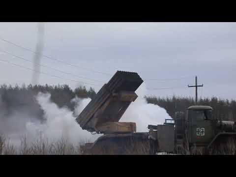 Rosyjski artyleryjski zestaw rakietowy Tornado-G używany na Ukrainie