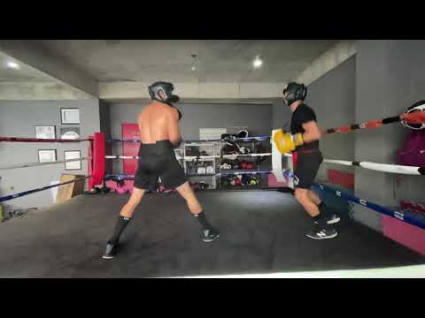 Sparring in La Perla Puerto Rico / Guanteo en el barrio La Perla San Juan Puerto Rico