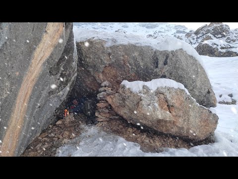 extreme winter camping survival- Solo BUSHCRAFT Winter Camping Survival shelter-Snow storm.-15. asmr
