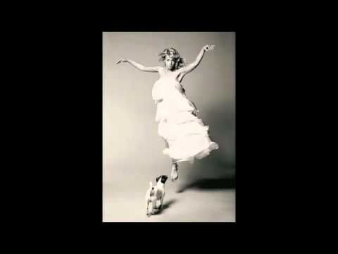 Dara Rolins - Naskoč a leť (prod. Kosheen).flv