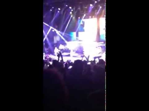 Ray Greene performs "Faithfully" with Journey!