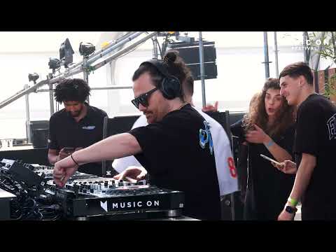 wAFF starting his set with  Iulian Badea - Give it up( Gruuvelement's Remix) @Music On