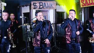 Al Mismo Nivel (En Vivo) Lyrics English Translation
