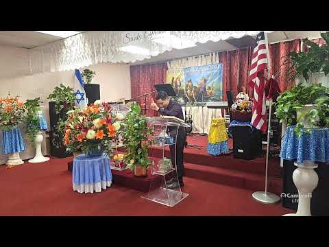 PREDICANDO EN EL SERVICIO DE JOVENES EN IGLESIA SAN JUAN 3:16