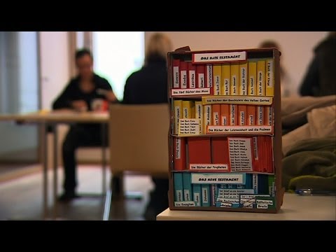 Neu-Ulm: Bibelschrank für das "Buch der Bücher"