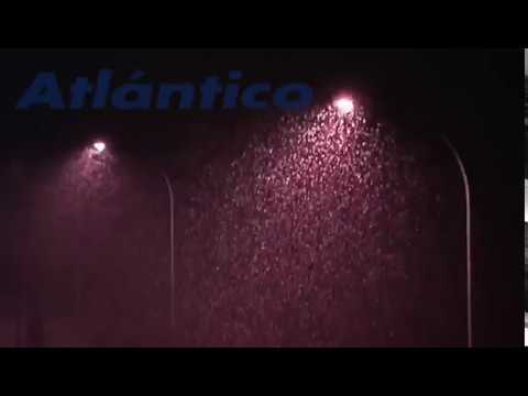 La nieve obliga a usar cadenas en la A 6 entre A Coruña y Lugo // Alberte