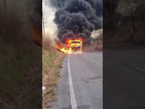 Ônibus escolar pega fogo em Arraias (TO)