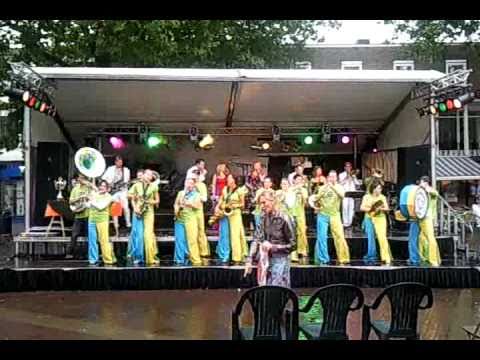Deurdweilers en Retteketet Showband.mp4