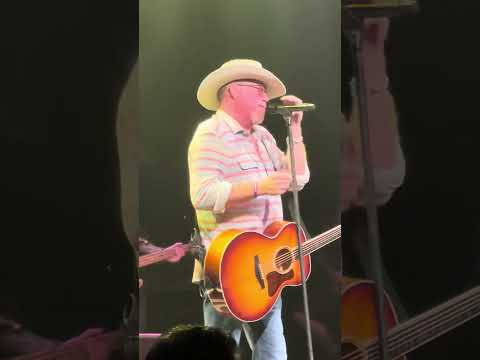 Pat Green performs an emotional Wave on Wave at Golden Nugget Casino in Lake Charles, LA 7/18/25