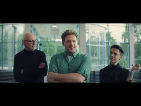 Lotto winnaars blijven heel gewoon, maar bouwen wel een huis speciaal voor hun ouders