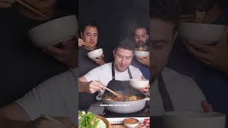 ארוחת הוטפוט אסייתי עם חברים