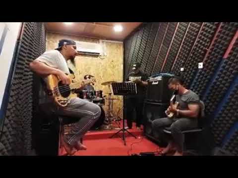 Padu.. SAAT KU IDAMKAN-Cover by Alpha Eight band