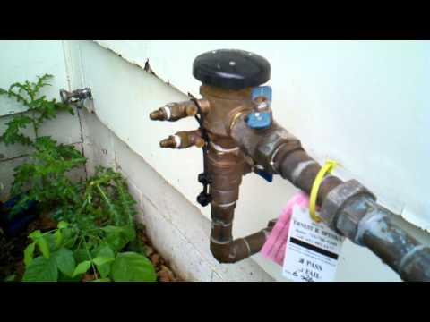 Leaking backflow prevention device