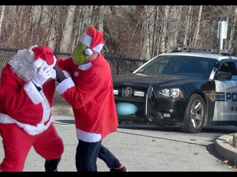 Santa And The Grinch Fight!