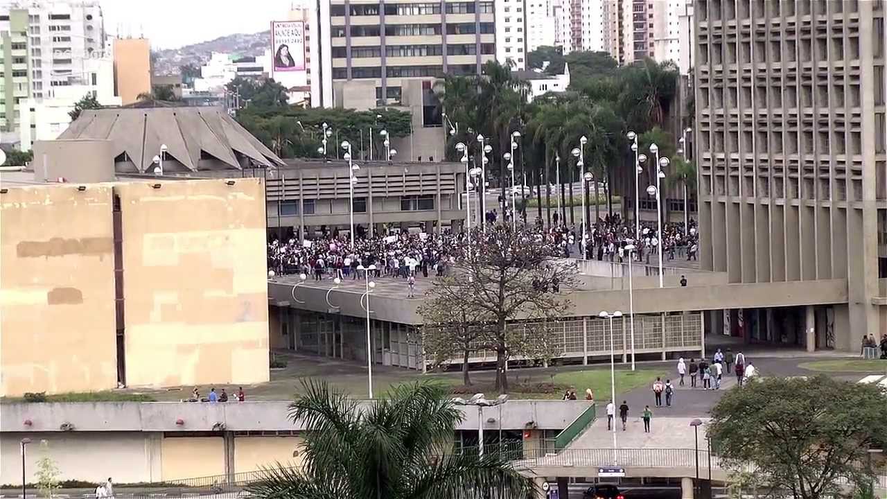Confira tudo sobre a manifestação em frente ao Paço de Santo André; veja vídeo