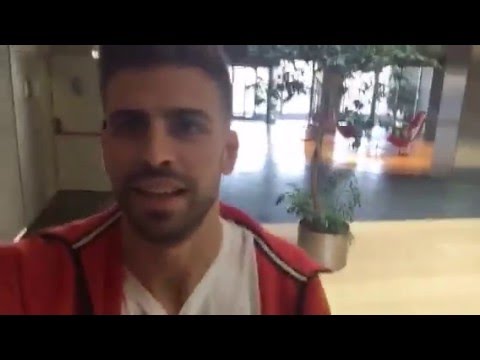 Gerard Pique gets attacked by a girl while livestreaming on Periscope (08-03-2016)