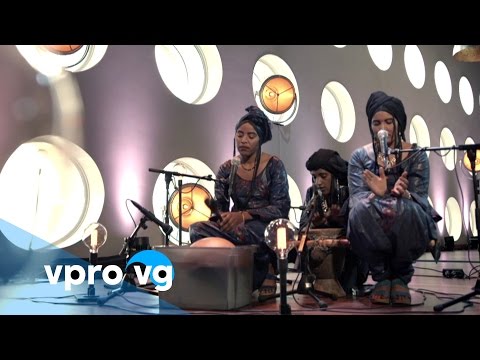 Les Filles de Illighadad - Nimas Wadnat Chitawen (live @TivoliVredenburg Utrecht)