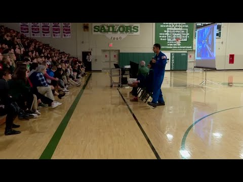 Cedar Falls astronaut lands at former school for stellar speech