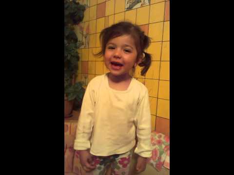 Жизнь веселая штука. Девочка поет ах удивительная. Эх удивительная жизнь моя. Летучий корабль 1979. Эх удивительная жизнь моя.