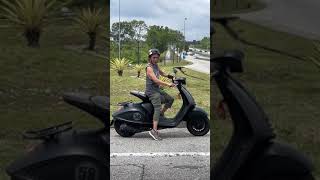 Amy Search sempoi layan peminat tegur di jalan raya, motosikalnya juga cvri perhatian ramai!