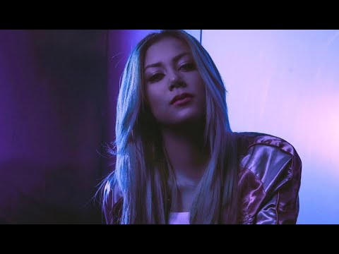 ANNYBELL - Muévete como las Olas (Lyrics Video)
