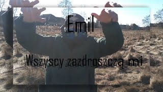 Kadr z teledysku Wszyscy zazdroszczą mi tekst piosenki Emil