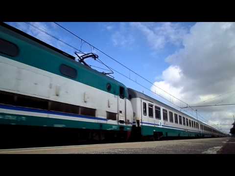 E444.076 sull' IC 1551 Roma Termini - Reggio Calabria Centrale, in transito a Pomezia