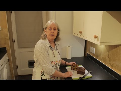 Home-made fruit cake, delicious, quick and easy to cook (no added sugar)