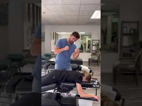 One of the *LOUDEST* midback cracks EVER! #chiropractor #cracks #adjustment #health #shorts