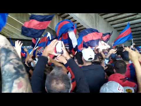 "San Lorenzo vs Platense, Entrada de la gloriosa butteler" Barra: La Gloriosa Butteler • Club: San Lorenzo