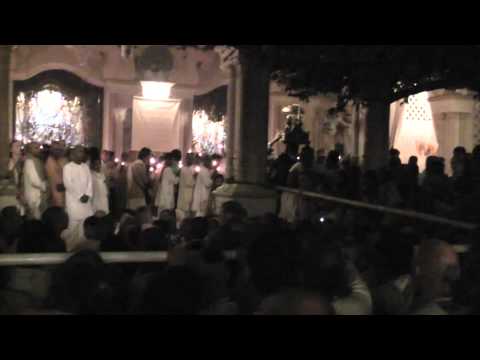 (HD) Damodarastakam by Radhanath Swami Vrindavan Yatra Kartik 2011
