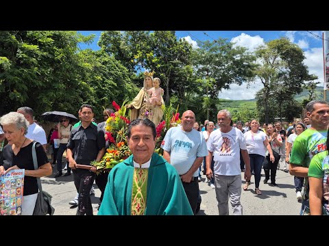 Alfombras de Flores en #Araira: Fe y solidaridad en medio de la contingencia 💐 