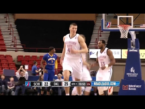 Kaleb Tarczewski throws it down vs. the Warriors